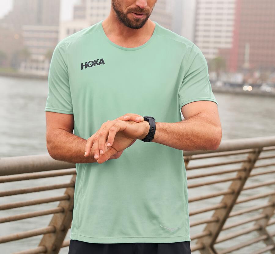 Hoka One One Top Erkek Yeşil - Performance Short Sleeve - CT2379516